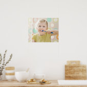 USA, Utah, Lehi, Mädchen (2-3), Zahnputz Poster (Küche)