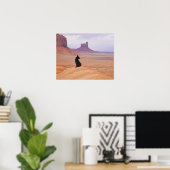 USA, Utah, Monument Valley, Hund sitzend auf Felse Poster (Heimbüro)