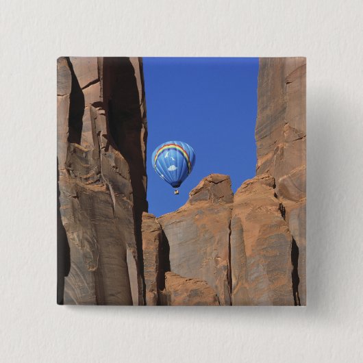 USA, Utah, Monument Valley. Regenbogen-Heißluft Button (Vorderseite)