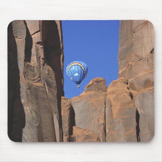 USA, Utah, Monument Valley. Regenbogen-Heißluft Mousepad (Vorne)