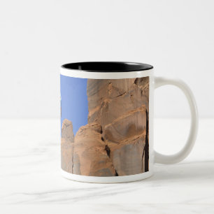 USA, Utah, Monument Valley. Regenbogen-Heißluft Zweifarbige Tasse