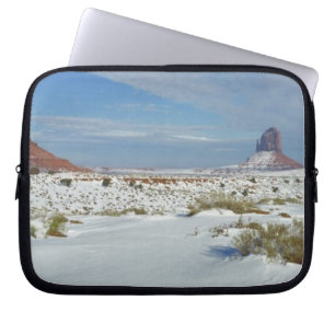USA, Utah, Monument Valley. Sagebrush Laptopschutzhülle