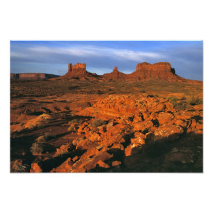 USA, Utah, Monument Valley. Sonnenuntergangslicht Fotodruck