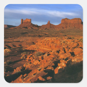 USA, Utah, Monument Valley. Sonnenuntergangslicht Quadratischer Aufkleber