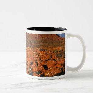 USA, Utah, Monument Valley. Sonnenuntergangslicht Zweifarbige Tasse