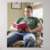 USA, Utah, Young Man liest Buch Poster (Vorne)