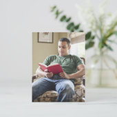 USA, Utah, Young Man liest Buch Postkarte (Stehend Vorderseite)