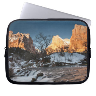 USA, Utah, Zion-Nationalpark. Bergsonneaufgang Laptopschutzhülle