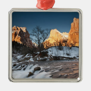 USA, Utah, Zion-Nationalpark. Bergsonneaufgang Ornament Aus Metall