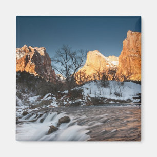 USA, Utah, Zion-Nationalpark. Sonnenaufgang über d Magnet