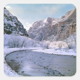 USA, Utah, Zion NP Der neue Schnee bedeckt die Sch Quadratischer Aufkleber
