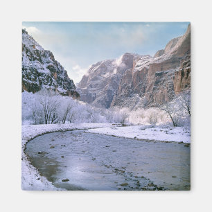 USA, Utah, Zion NP. Neuer Schnee bedeckt den Canyo Magnet
