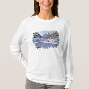 USA, Utah, Zion NP. Neuschnee bedeckt Canyon T-Shirt