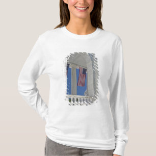 USA, VA, Arlington. Amerikanische Flaggen sind geh T-Shirt