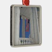 USA, VA, Arlington. Amerikanische Flaggen werden Silbernes Ornament (Rechts)