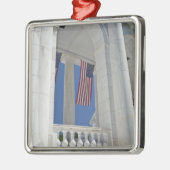 USA, VA, Arlington. Amerikanische Flaggen werden Silbernes Ornament (Links)