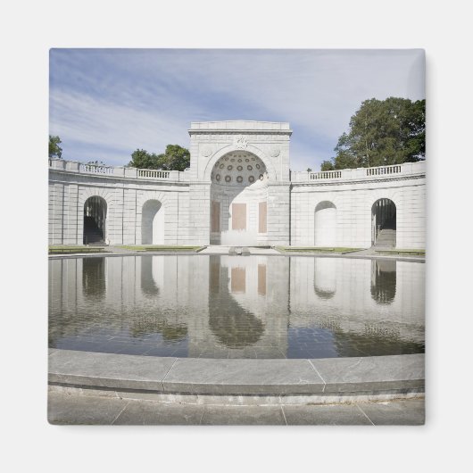 USA, VA, Arlington. Frauen im Militärdienst für Magnet (Vorne)