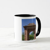 USA, VA, Arlington. McClellan Tor in Arlington Tasse (VorderseiteRechts)