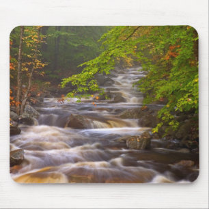 USA, Vermont, East Arlington, Fließende Bäche Mousepad