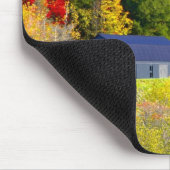 USA, Vermont. Herbstwald entlang der Autobahn 100. Mousepad (Ecke)