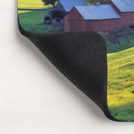USA, Vermont, Jenne Bauernhof. Rollende grüne Mousepad (Ecke)