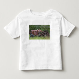 USA, Vermont, MANCHESTER: Antiker Farmtraktor Kleinkind T-shirt
