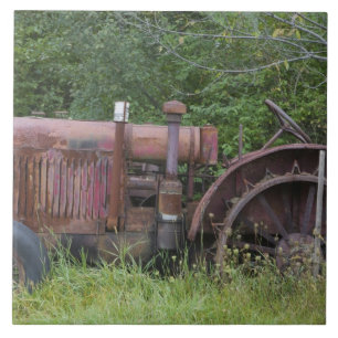 USA, Vermont, MANCHESTER: Antiker Landwirtstraktor Fliese