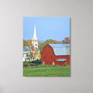 USA, Vermont, Peacham. Eine rote Scheune und ein Leinwanddruck