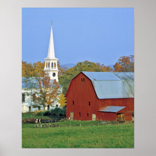 USA, Vermont, Peacham. Eine rote Scheune und ein Poster