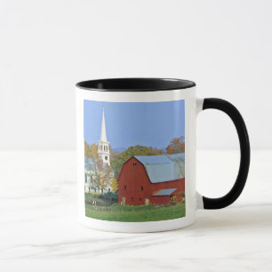 USA, Vermont, Peacham. Eine rote Scheune und weiß Tasse