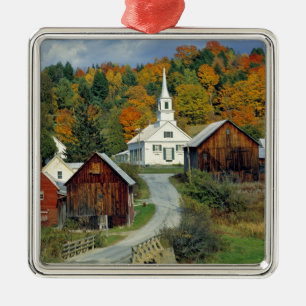 USA, Vermont, Waits River. Herbstlaub fügt hinzu Silbernes Ornament