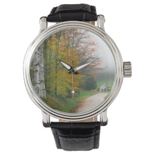 USA, Vermont. Zuckerhaus in der Nähe der Stadt S Armbanduhr