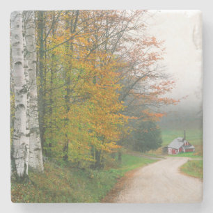 USA, Vermont. Zuckerhaus in der Nähe der Stadt S Steinuntersetzer