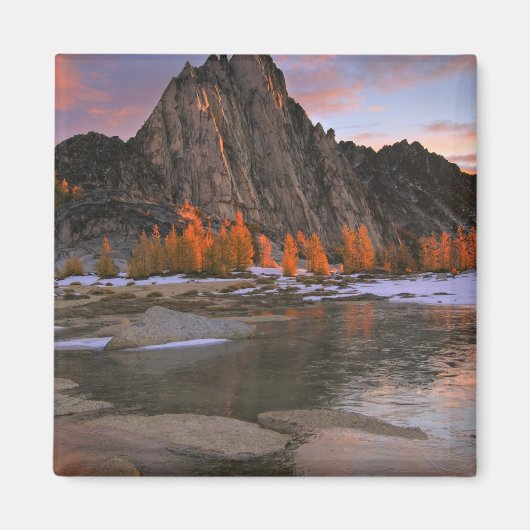 USA, Washington, Cascade Mountains. Prusik Peak Magnet (Vorne)