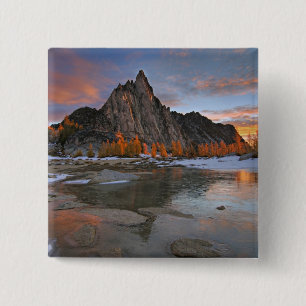 USA, Washington, Cascade Mountains. Prusisch Button