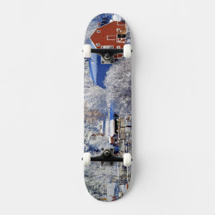 USA, Washington, Methow Valley, Scheunen in Skateboard