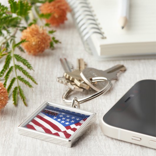 USA, Washington, Moses See. Flaggenwandwandgemälde Schlüsselanhänger (Seite)