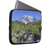 USA, Washington, Mt. Rainier NP, Mt. Rainier und 2 Laptopschutzhülle (Vorne Rechts)