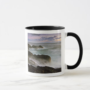 USA, Washington, San Juan Islands. Wellen brechen Tasse