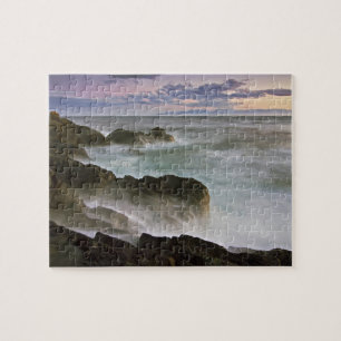USA, Washington, San Juan Islands. Wellen krachen Puzzle