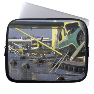 USA, Washington, Seattle, Wasserflugzeuge am Dock Laptopschutzhülle