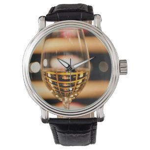USA, Washington, Walla Walla. Weinglas Armbanduhr