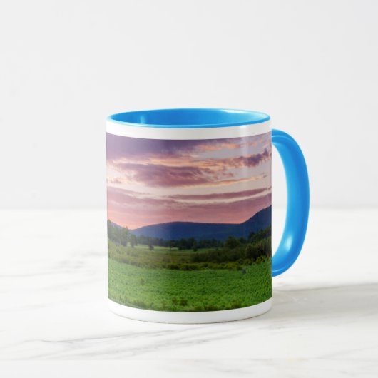 USA, West Virginia, Davis.Horizontal Tasse (VorderseiteRechts)