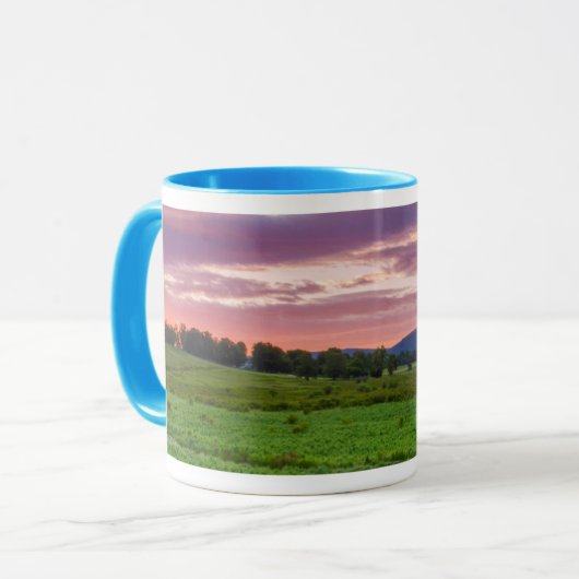 USA, West Virginia, Davis.Horizontal Tasse (Vorderseite Links)