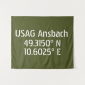 USAG Ansbach Latitude Longitude Wandteppich (Vorderseite (Horizontal))