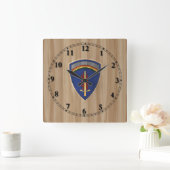 USAREUR Schulterpflaster (Holzeinlagenlook) Quadratische Wanduhr (Zuhause)