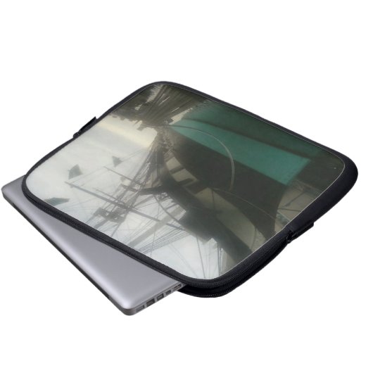 USS Constellation Laptopschutzhülle (Vorne Knopf)