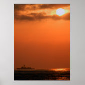 USS Doyle bei Sunrise Poster (Vorne)