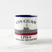 USS Guam, LPH-9, kundenspezifische Daten Zweifarbige Tasse (Mittel)