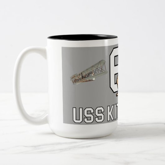 USS KITTY HAWK TASSE ERSTE (Links)
